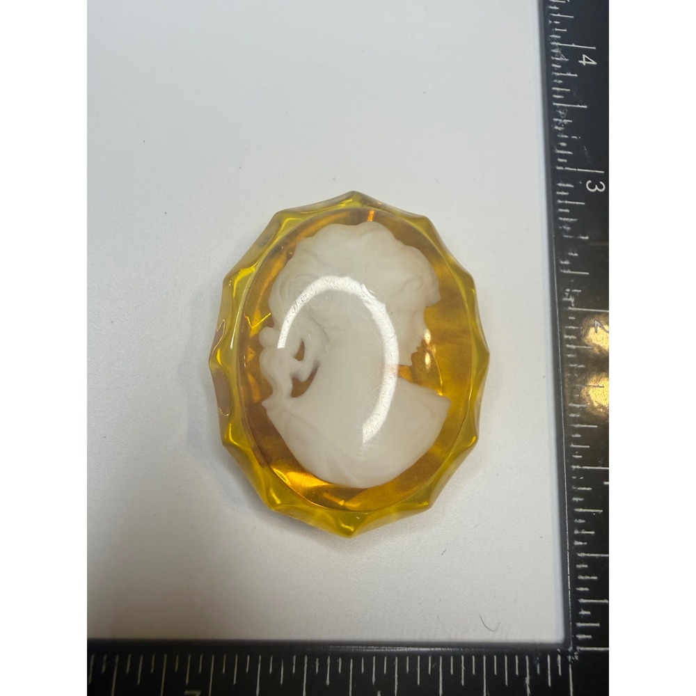 Vintage Amber Resin Cameo Scarf Clip Pendant Gold Tone Scalloped Edge Oval
